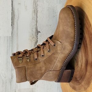 NWOT CROWN VINTAGE MARLEY COMBAT BOOTS